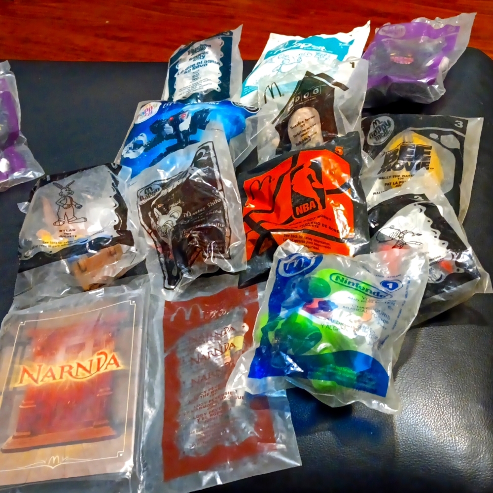 12 McDonald’s toys NWT. each item listed below